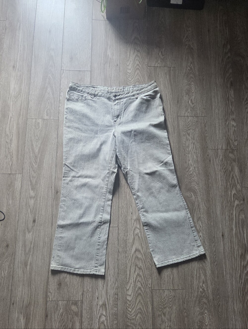 Women's Light Gray Straight-Leg Jeans